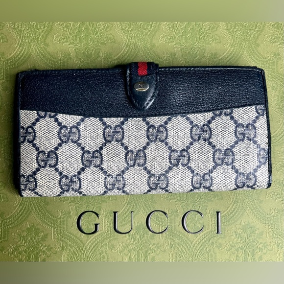 Authentic GUCCI wallet - Picture 2 of 9